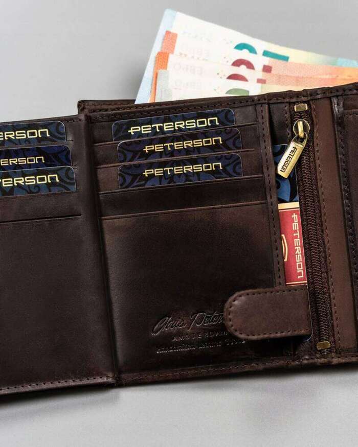 Duży, skórzany portfel męski w orientacji pionowej - Peterson