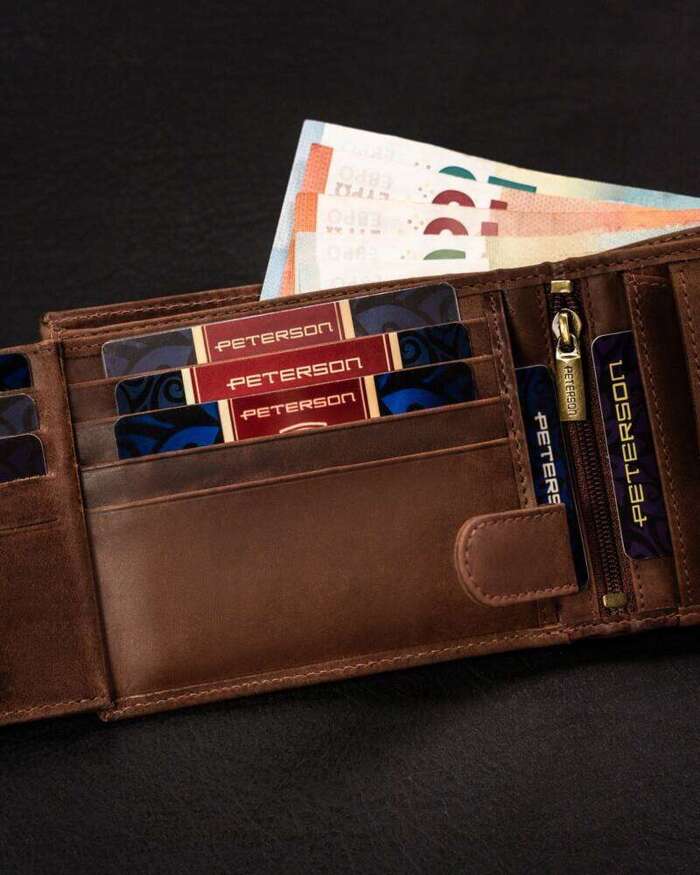 Duży, skórzany portfel męski z ozdobnym tłoczeniem - Peterson