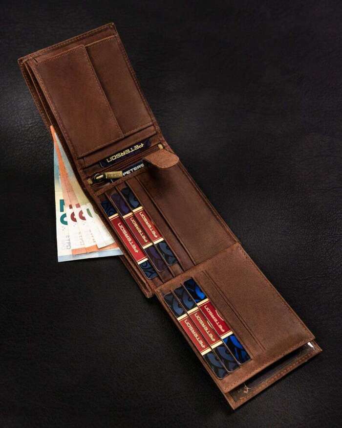 Duży, skórzany portfel męski z ozdobnym tłoczeniem Peterson