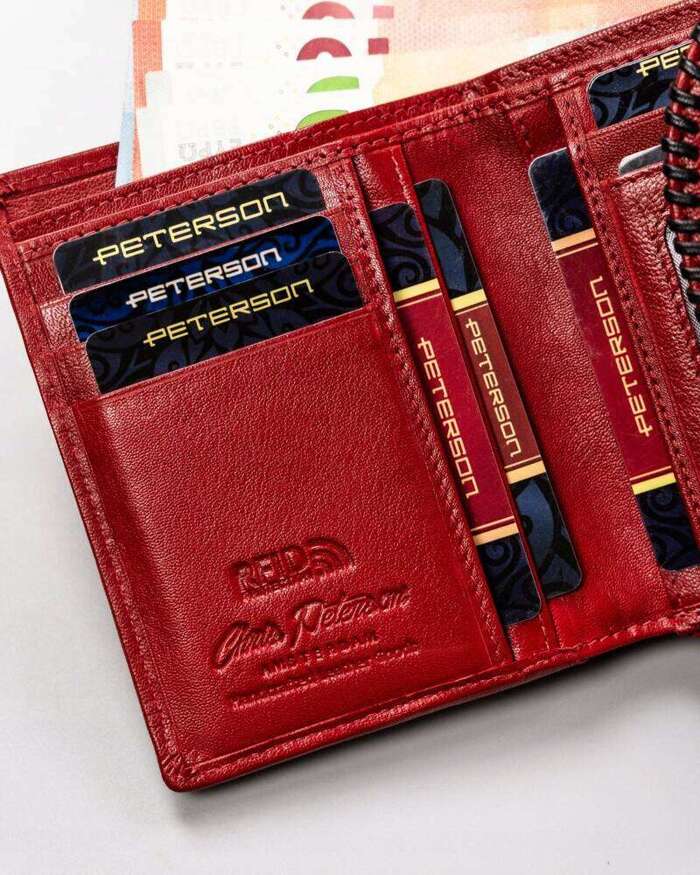 Skórzany portfel damski na zatrzask i zamek — Peterson