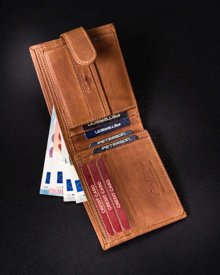 Skórzany portfel męski na karty z zabezpieczeniem RFID Protect Peterson