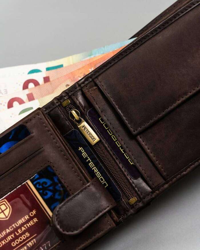 Skórzany portfel męski z ozdobnym tłoczeniem - Peterson