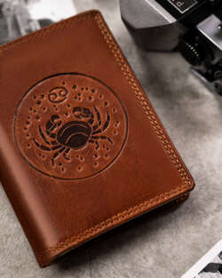 Duży, skórzany portfel męski z wytłoczonym znakiem zodiaku - Peterson