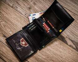 Skórzany portfel męski w orientacji pionowej z systemem RFID — Peterson